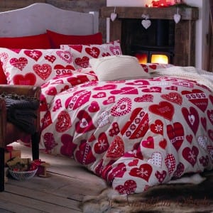 Красный по случаю дня Святого Валентина - лучшая идея, и сочетание его с белым даст прекрасный, свежий эффект